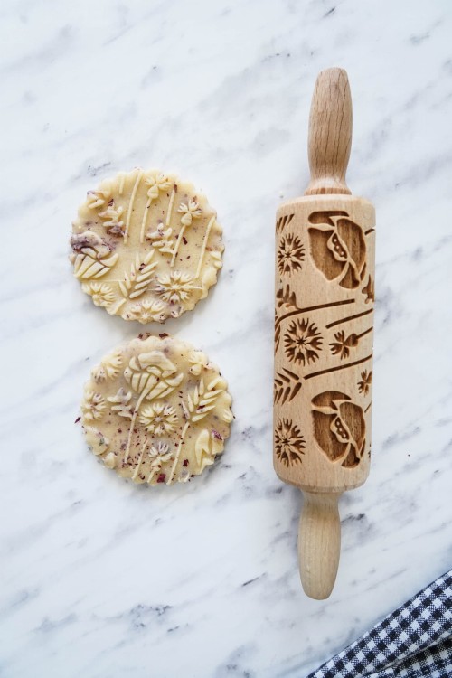Mini rolling pin with meadow flowers design - from Mood for Wood