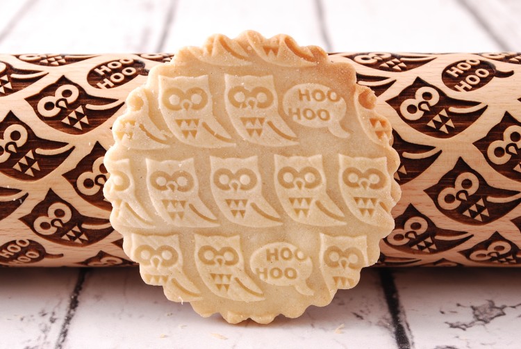 Engraved owl rolling pin – holiday baking gift Mood for Wood