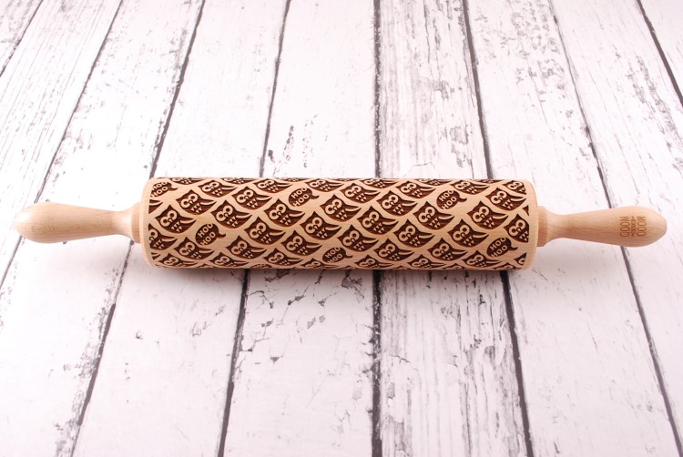 Beech rolling pin with owl motif for Christmas cookies