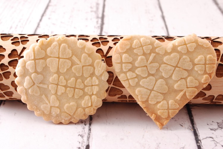deep engraving clover on gingerbread