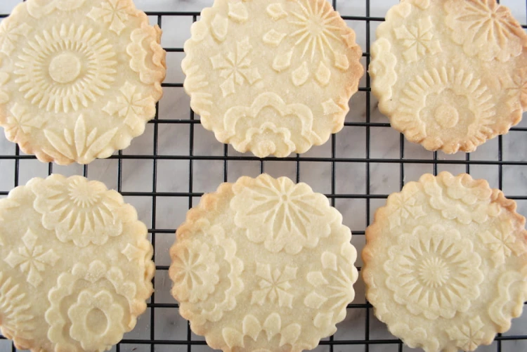 sugar paste embossed cookies mandala pin