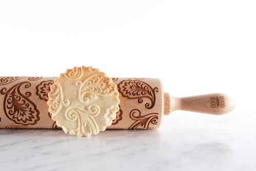 grawerowany wałek do ciasta paisley łezka z drewna bukowego Mood for Wood