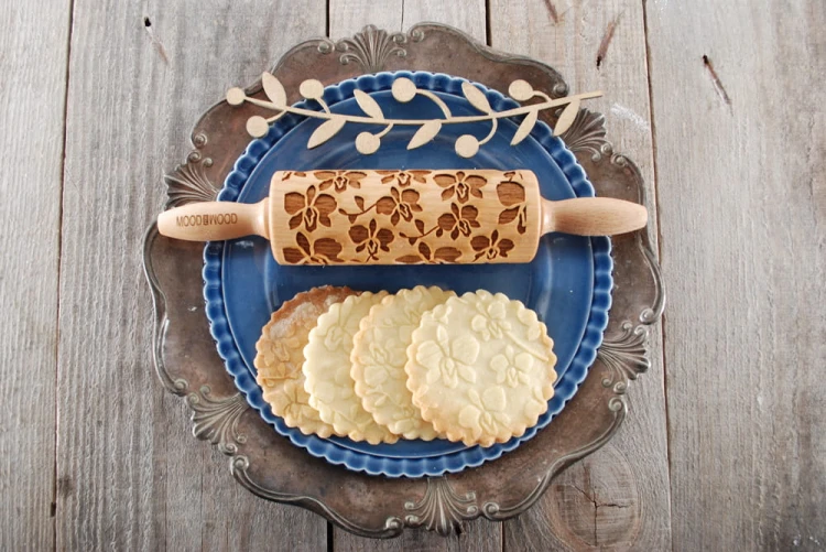 Mini wooden rolling pin with orchids