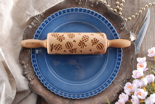 Wooden mini rolling pin with pineapples