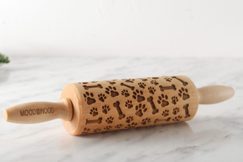 Mini engraved rolling pin with dogs' paws and bones