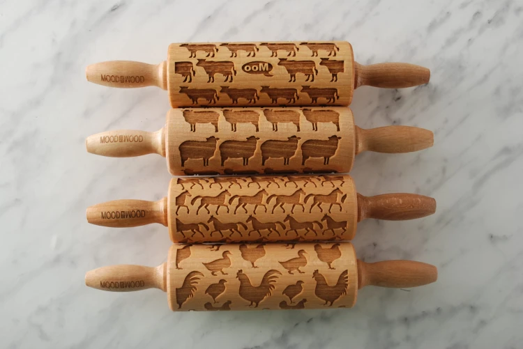 Decorative embossing rolling pins with barn animals