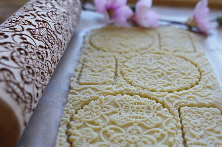 cookie rolling pin with lace motif