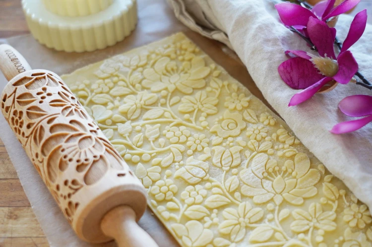 Mini rolling pin made of beech wood with folk design