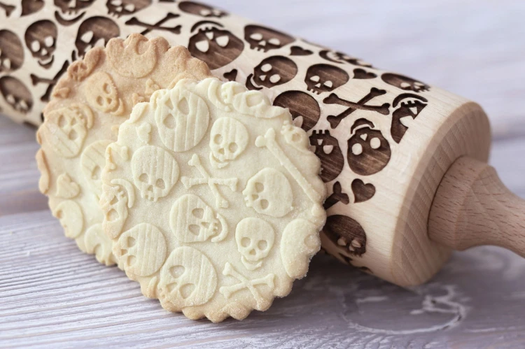 Rolling pin with skulls