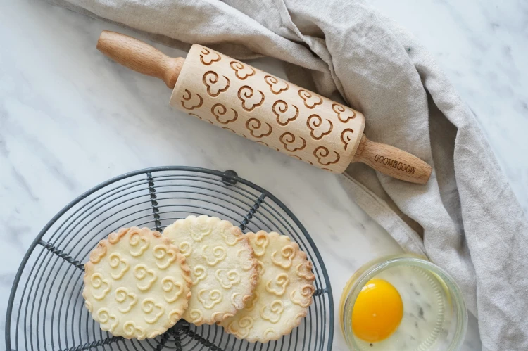 Mini wooden rolling pin with Japanese clouds design