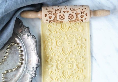 Mini engraved rolling pin for cookies with reindeer design