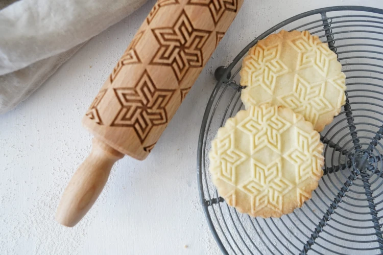 Mini rolling pin with geometric stars design