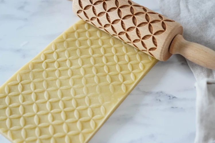 Mini embossing rolling pin laser engraved with Japanese pattern - from Mood for Wood