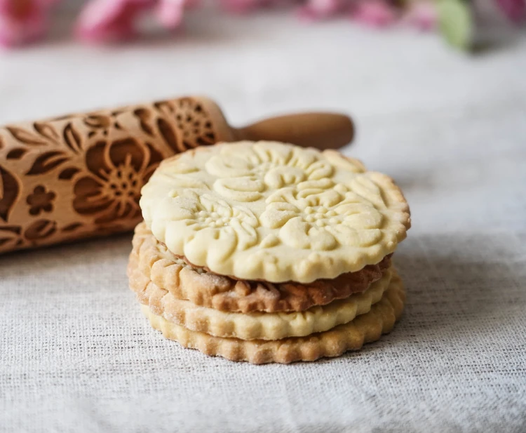 Shortbread biscuits with wild roses