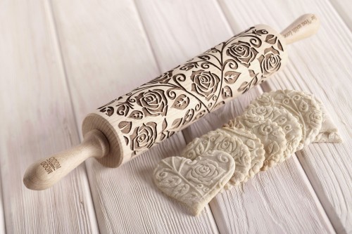 grawerowany wałek do ciasta róże prezent dzień matki- made by Mood for Wood