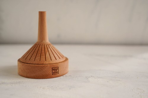 drewniany stempel do ciastek z grawerem imienia – projekt na zamówienie