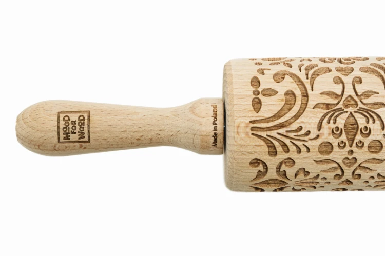 grawerowany-walek-do-ciasta-rosemaling-detal-uchwytu