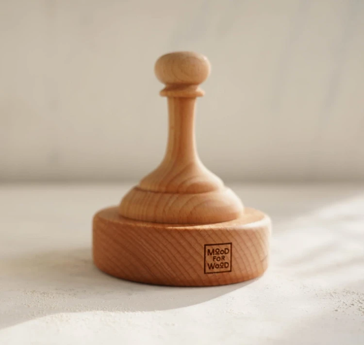 drewniany stempel okrągły z grawerem – Twój wzór
