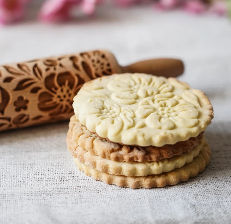 Shortbread biscuits with wild roses