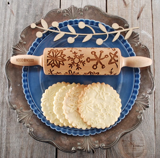 Mini rolling pin with snowflakes design