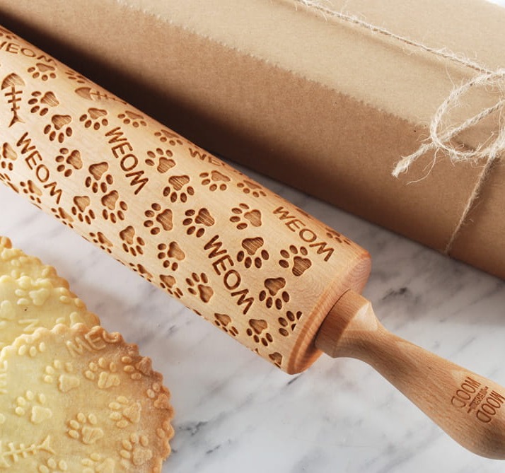 Wooden embossing rolling pin for cookies with cats' paws