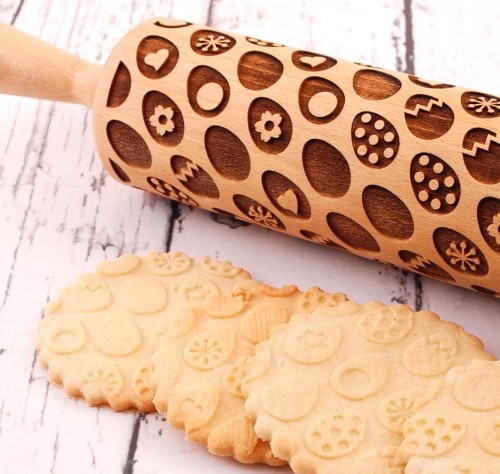 Wooden roller with Easter eggs design