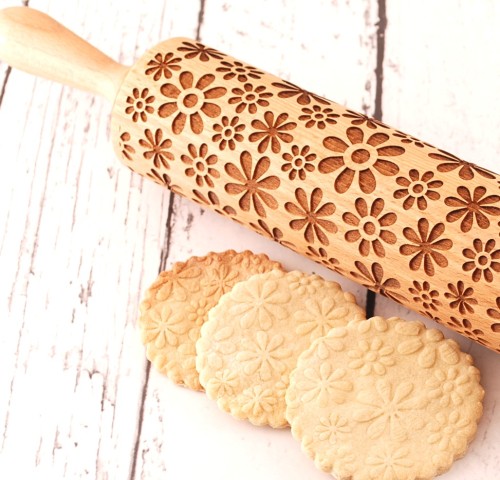 Embossing rolling pin with flowers