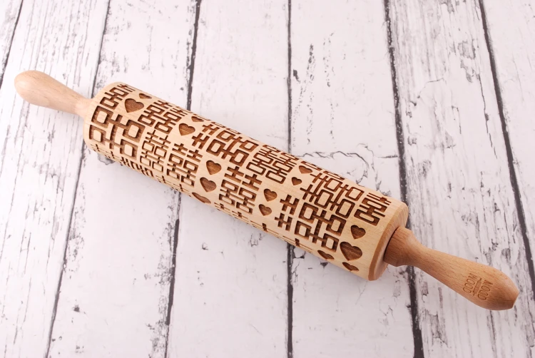 Chiński znak szczęścia na wałku laserowo grawerowanym - od Mood for Wood